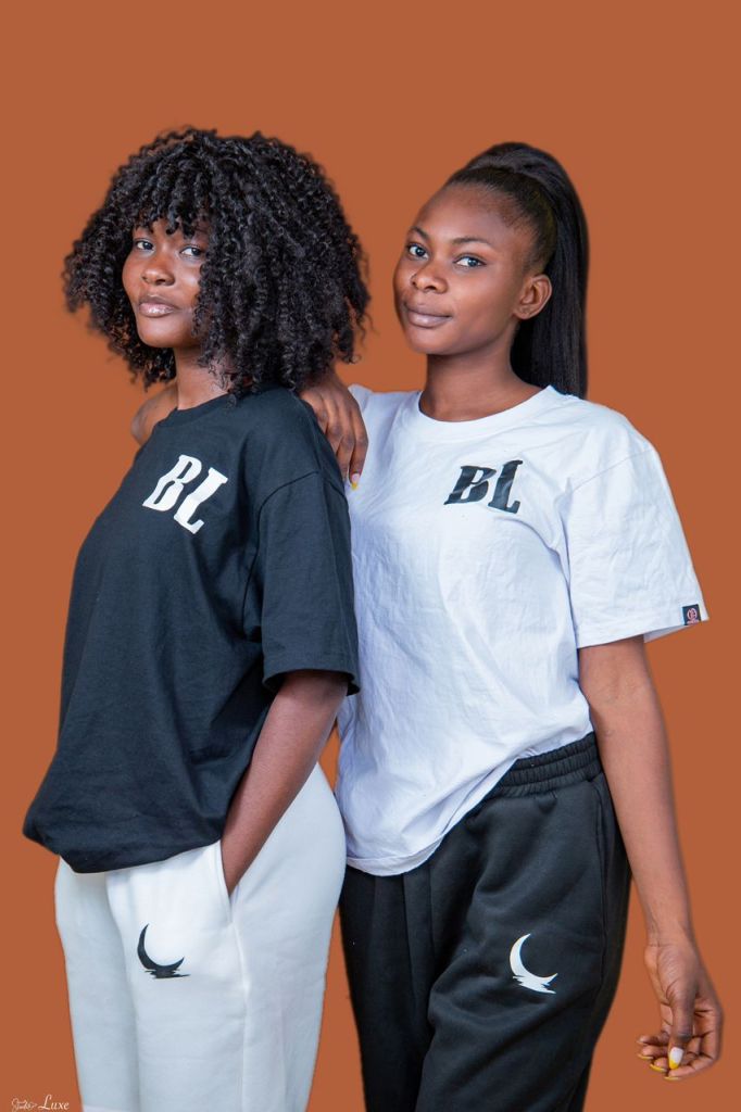 Complet (T-shirt pantalon)
16000fcfa